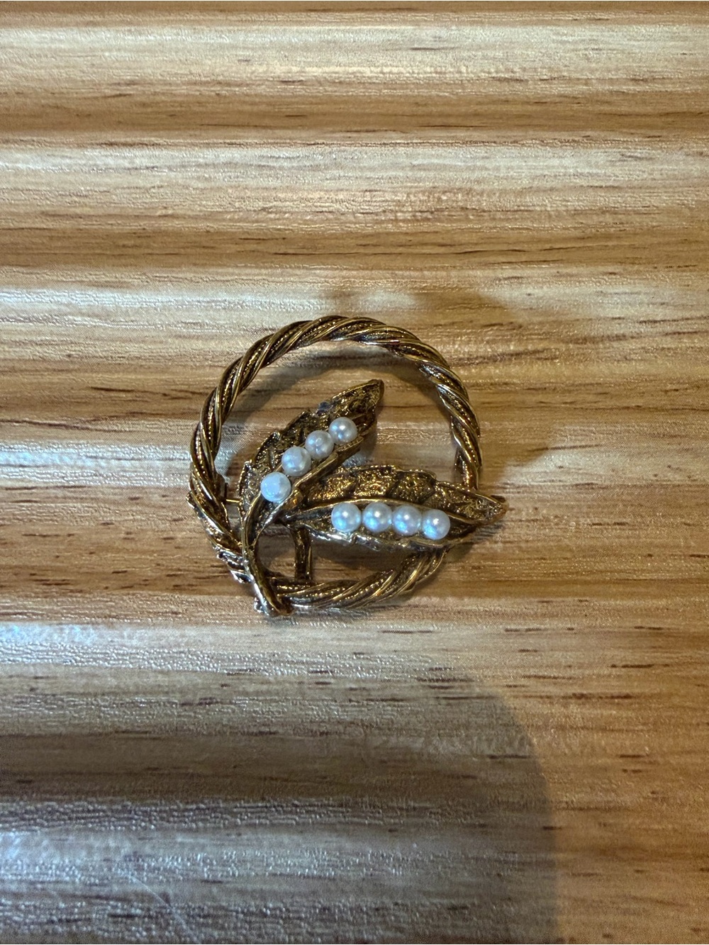 Vintage Gold Tone Twisted Rope Circle Wreath Brooch